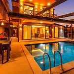 Soeguet 1 - 4 Bedroom With Jacuzzi In Willa Fethiye