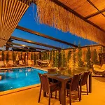 Soeguet 1 - 4 Bedroom With Jacuzzi In Willa Fethiye