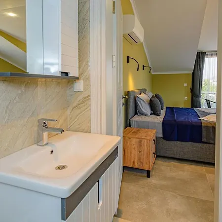 Söğüt 1 - 4 Bedroom With Jacuzzi In