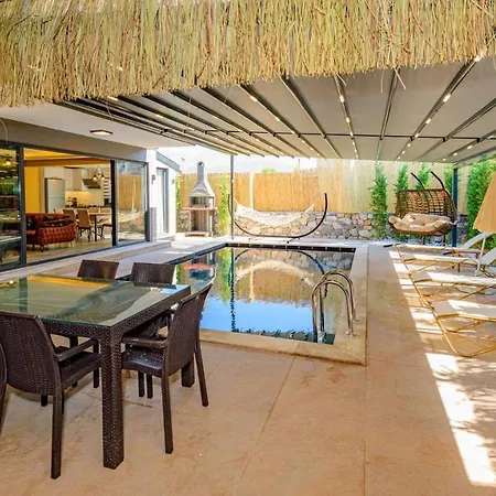 Soeguet 1 - 4 Bedroom With Jacuzzi In *