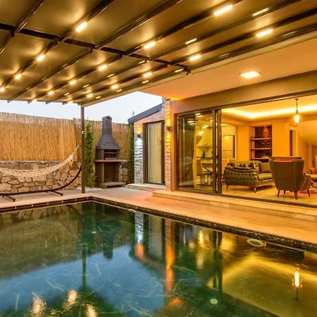 Söğüt 1 - 4 Bedroom With Jacuzzi In