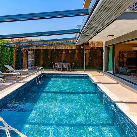 Soeguet 1 - 4 Bedroom With Jacuzzi In Villa Fethiye