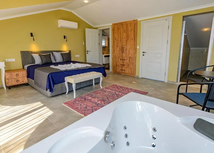 Söğüt 1 - 4 Bedroom With Jacuzzi In