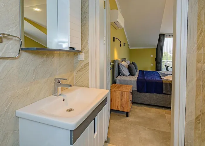 Söğüt 1 - 4 Bedroom With Jacuzzi In