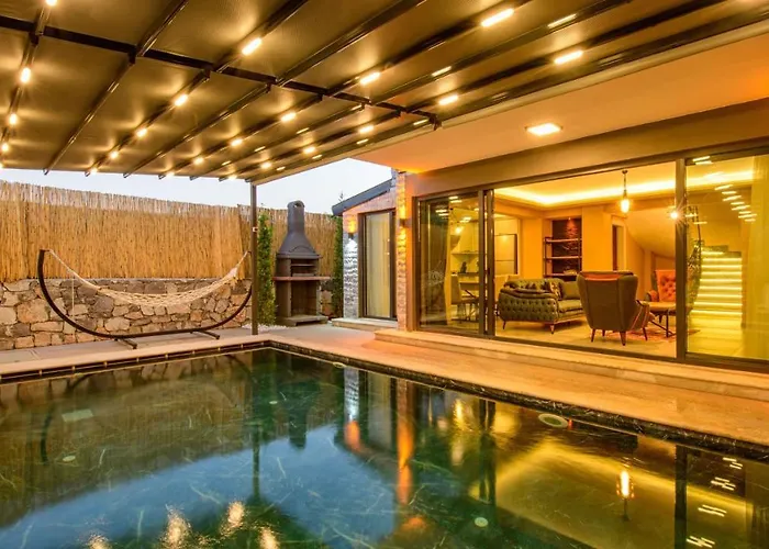 Söğüt 1 - 4 Bedroom With Jacuzzi In